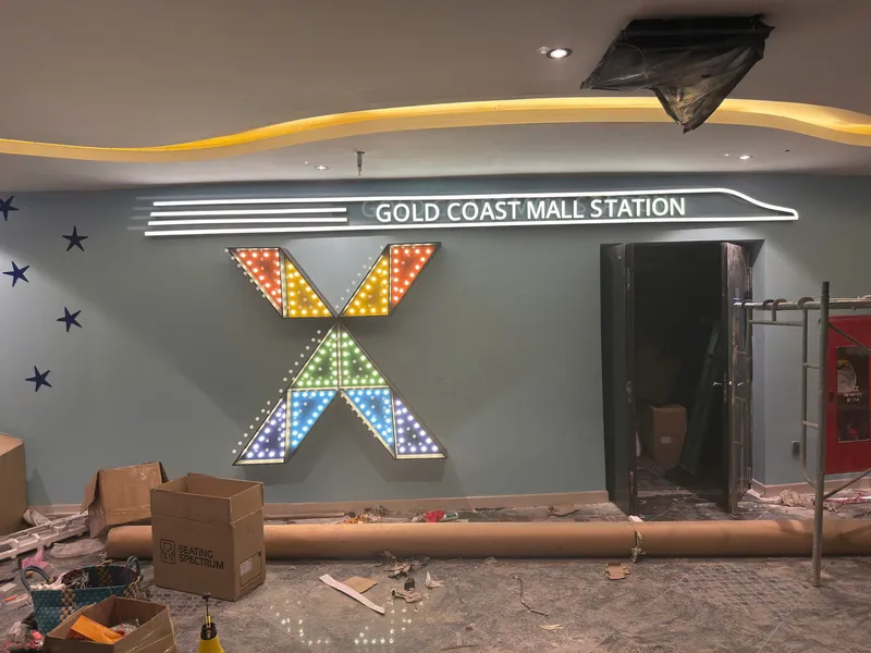 Thi công trang trí mặt tiền ốp alu chữ nổi led shop showroom
